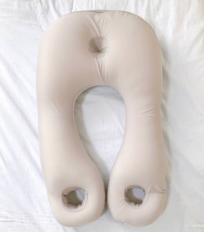 NITORI(ニトリ)のおすすめ便利アイテム「上半身を包み込むまくら」