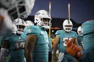 Miami Dolphins quarterback Tua Tagovailoa leads the huddle before the NFL game against the Cincinnati Bengals, Thursday, Sept. 29, 2022, in Cincinnati.