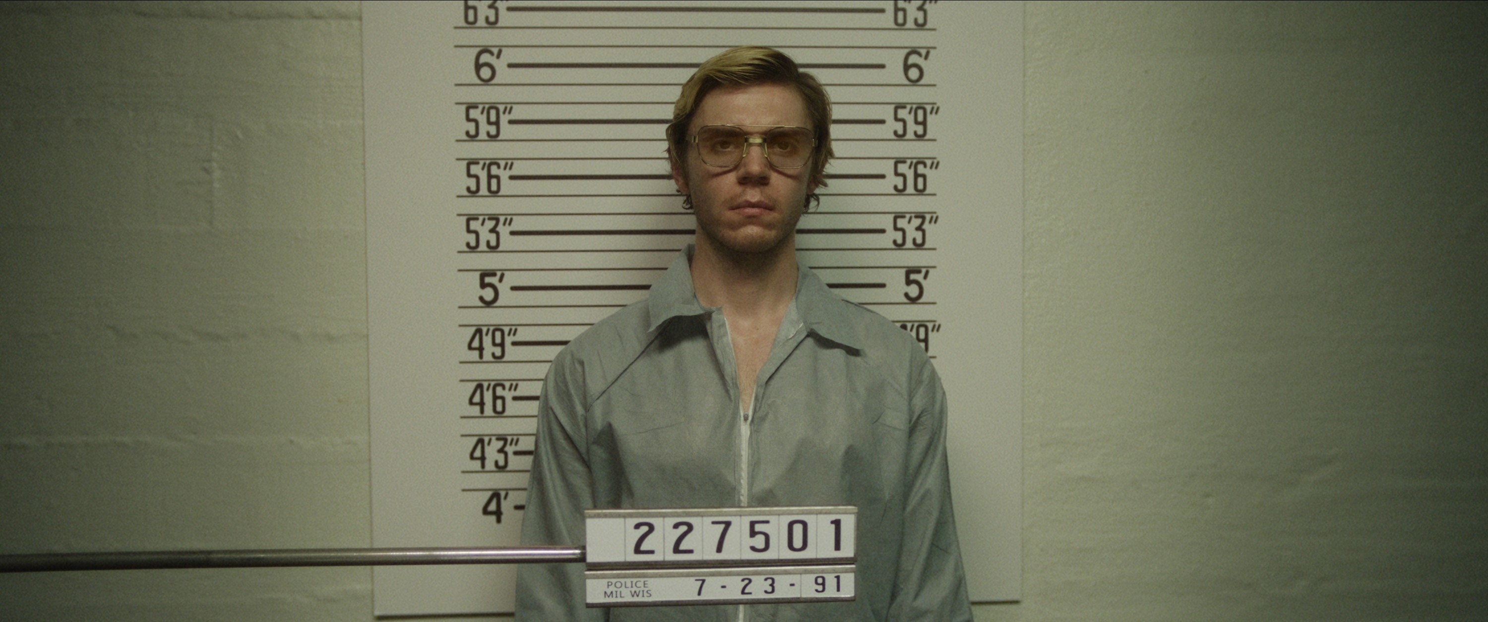 Evan Peters as Jeffrey Dahmer getting his mugshot taken