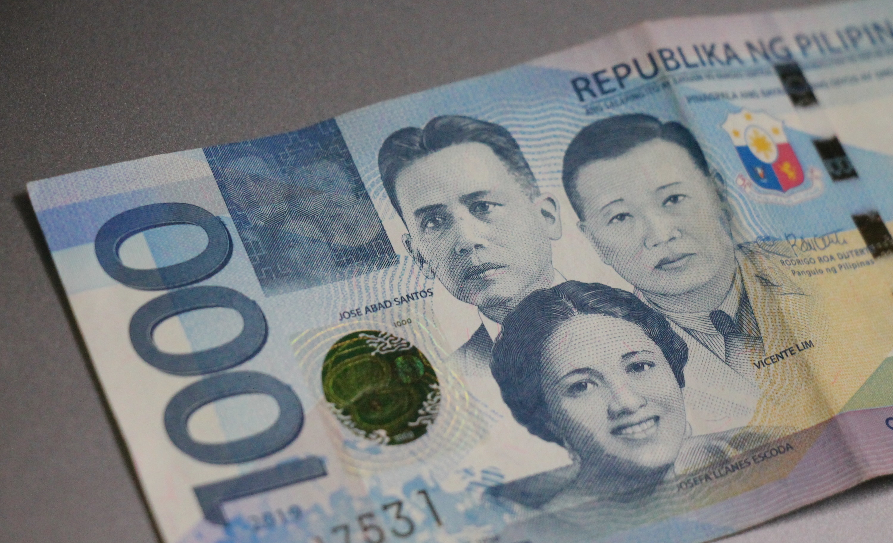 25％OFF 希少 フィリピン 1000ペソ ポリマー 新紙幣 4枚 4000ペソ 