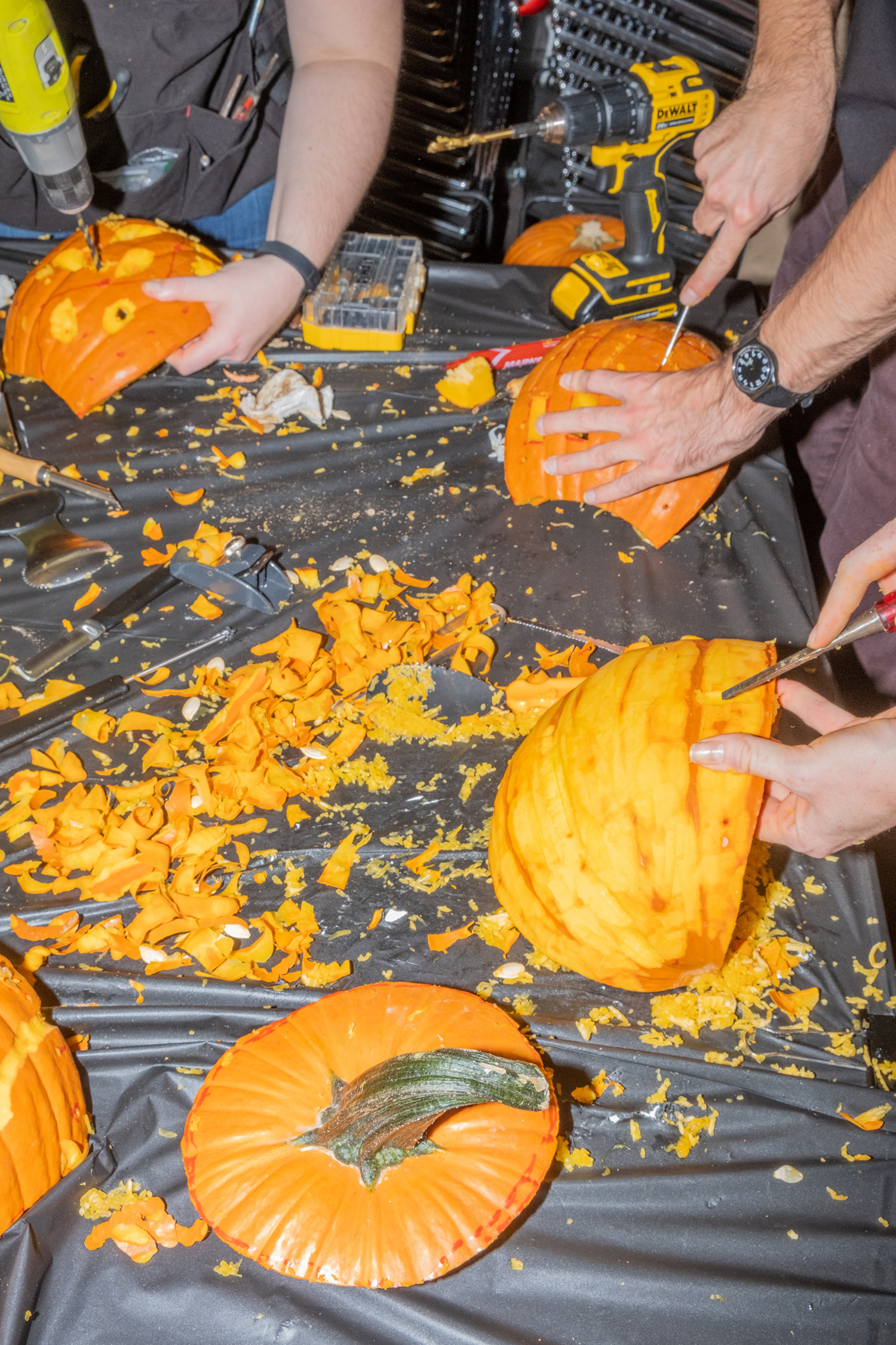 Pumpkin Carving  SBI: A Thinning Crowd