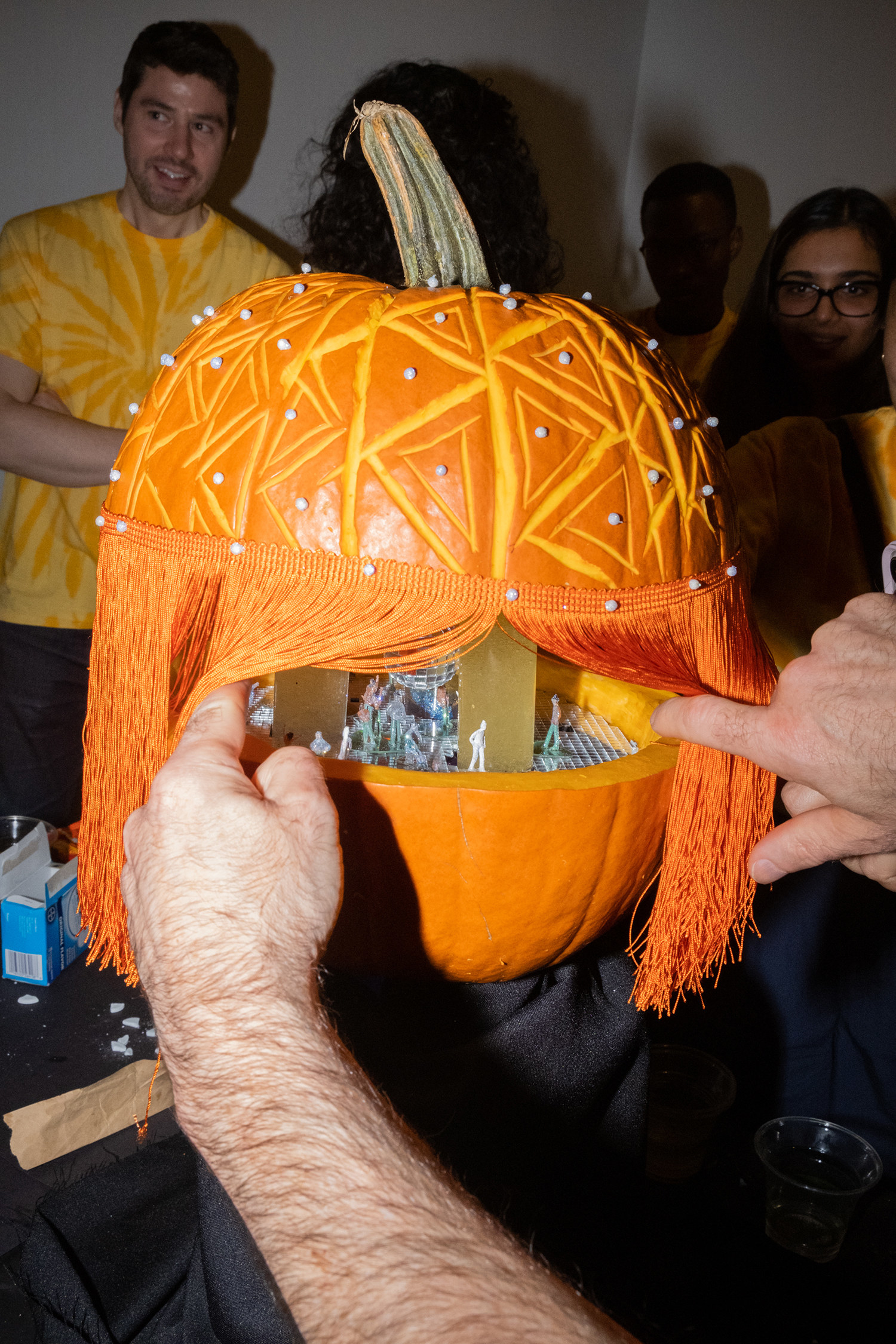 Pumpkin Carving  SBI: A Thinning Crowd