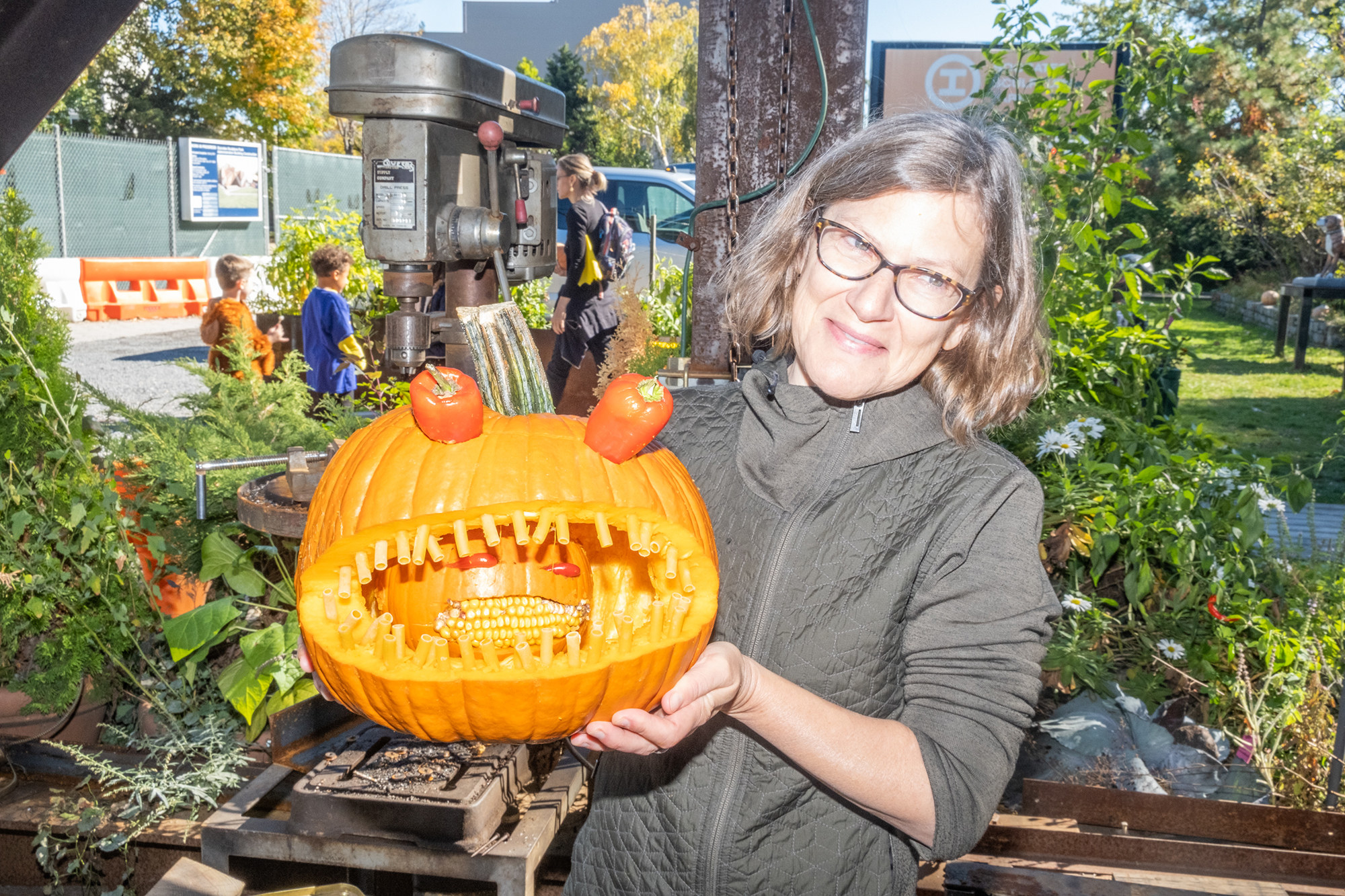 Pumpkin Carving  SBI: A Thinning Crowd