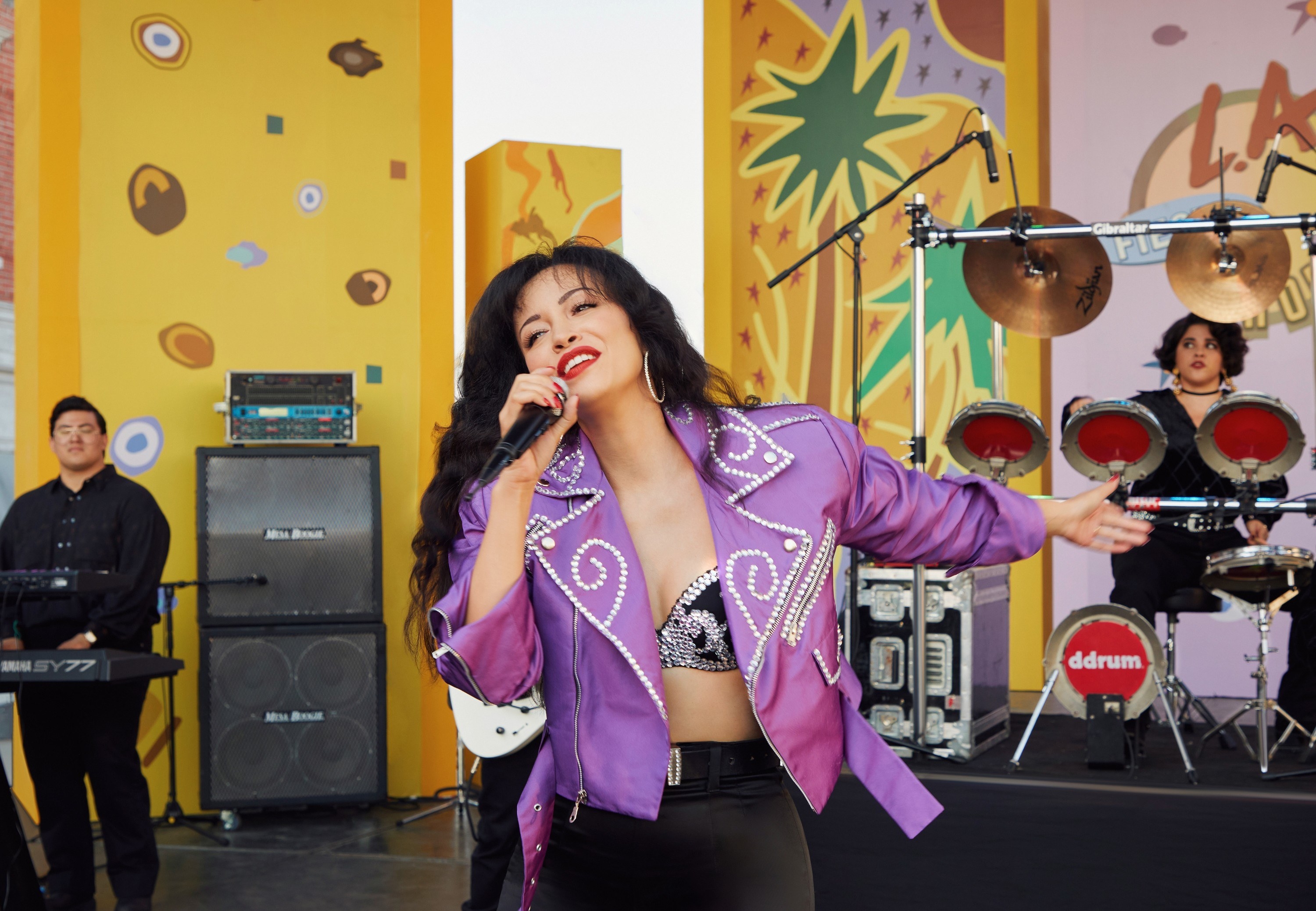 Selena dancing in the Netflix series