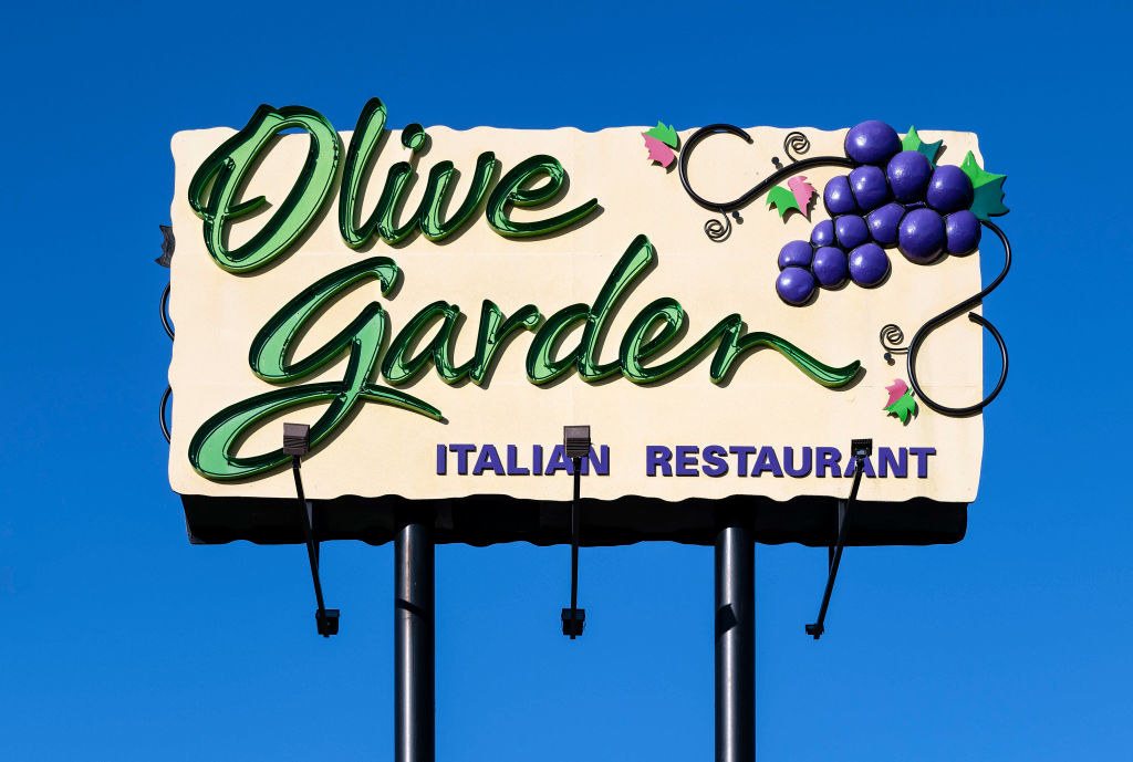 An Olive Garden sign.