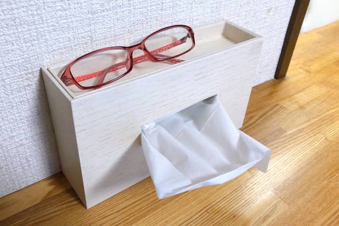 ニトリのおすすめの便利グッズ「トレー付きソフトパックティッシュケース」