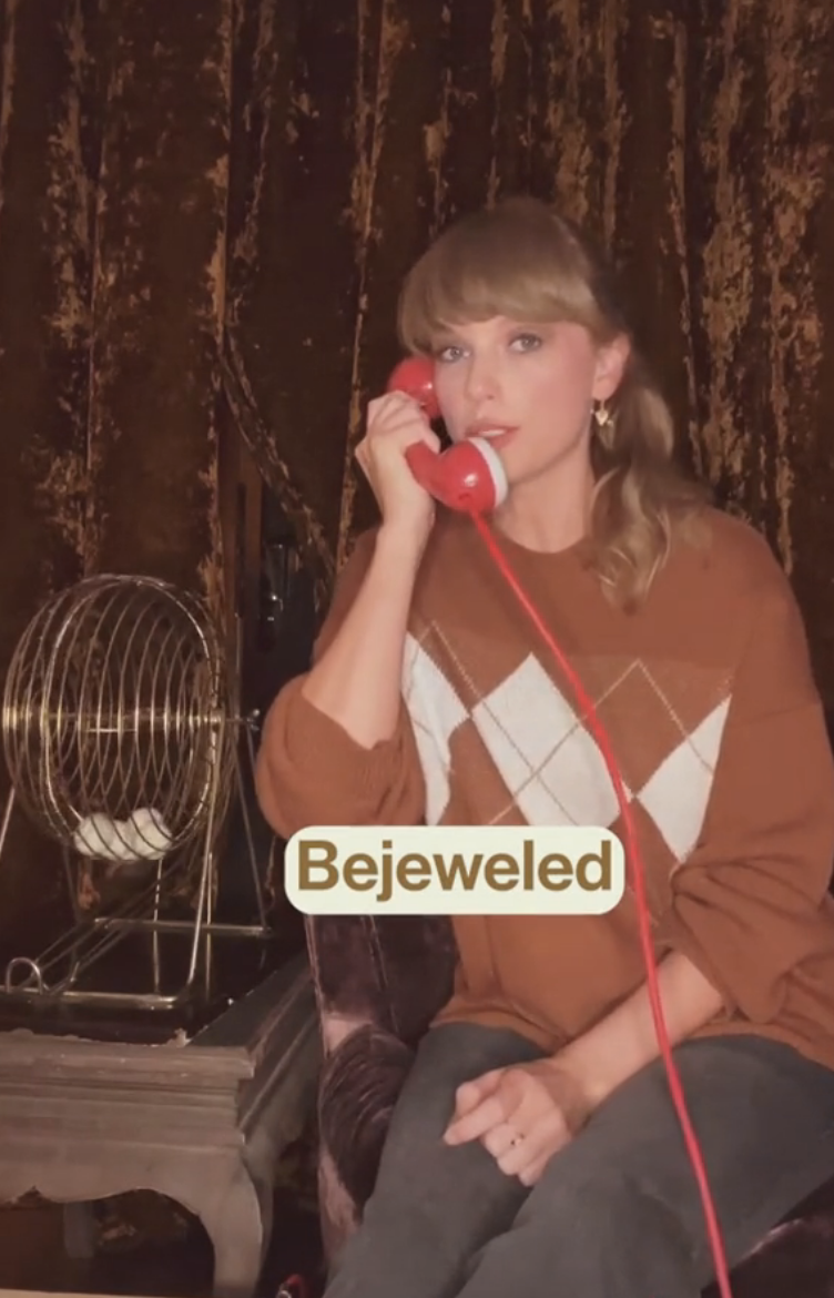 Taylor holding up a telephone to her ear