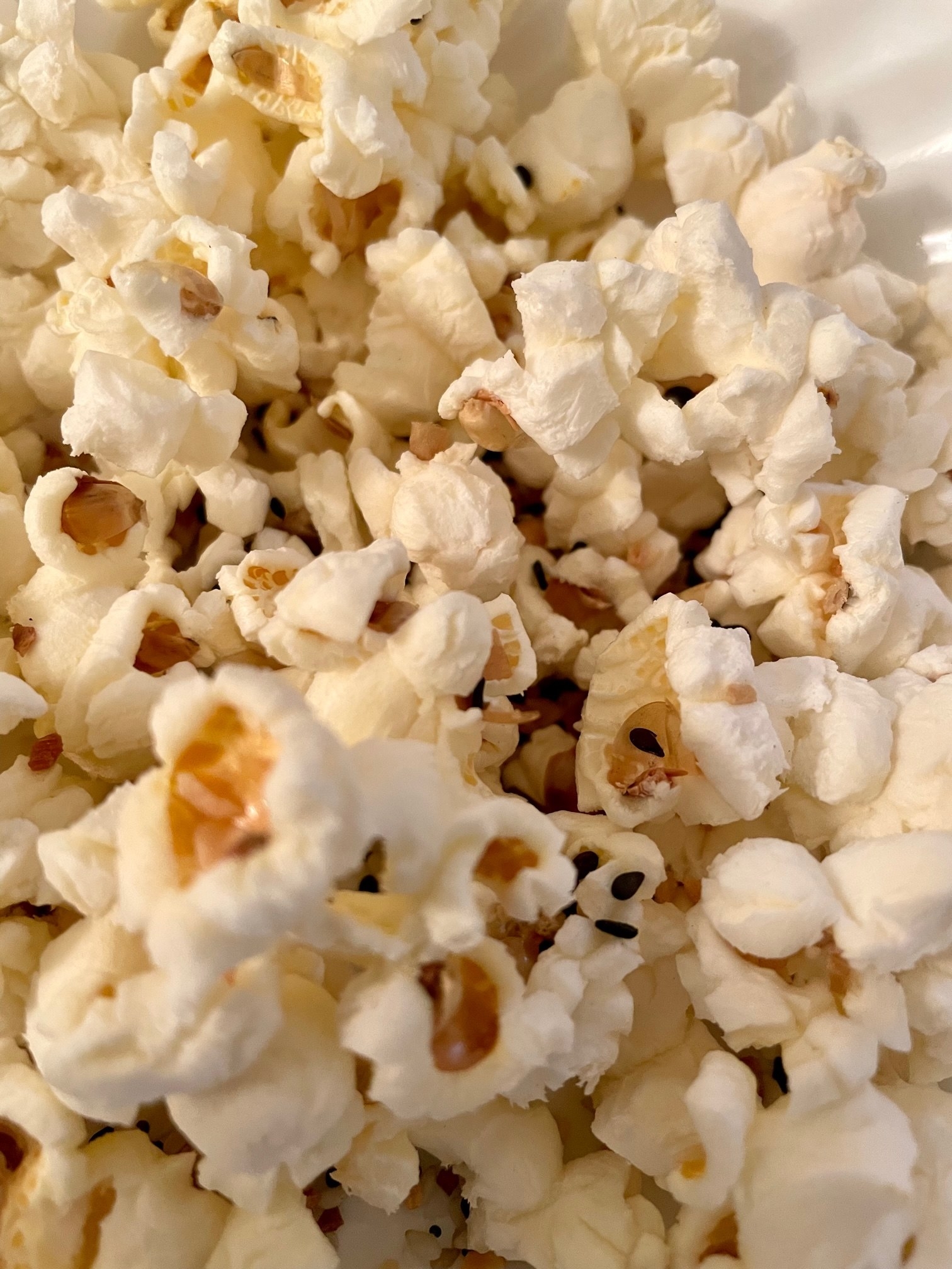 Popcorn with Trader Joe&#x27;s Everything but the Bagel Sesame Seasoning Blend