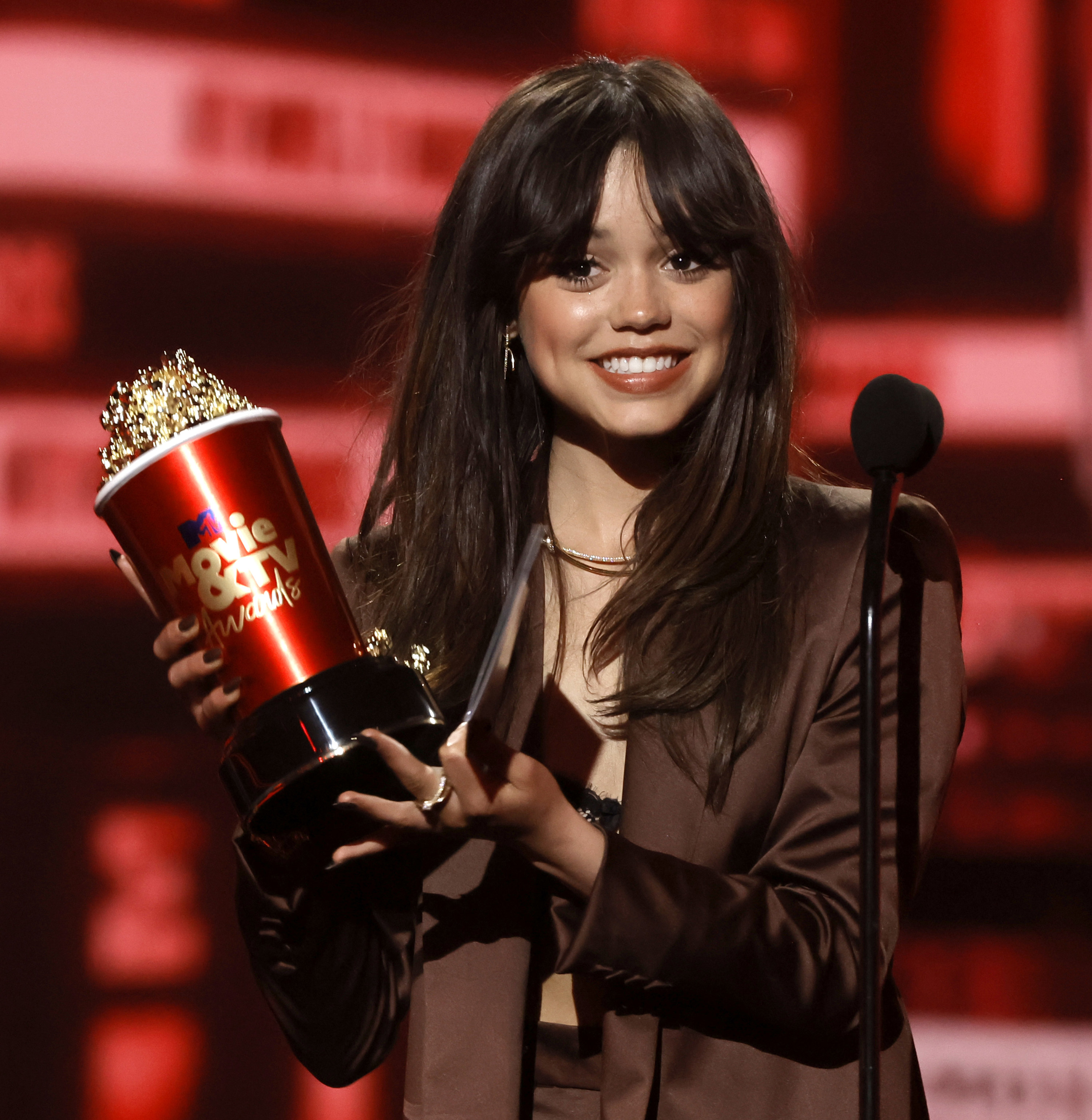 Jenna Ortega holding an MTV Award