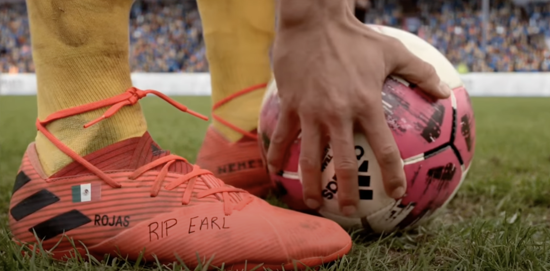 &quot;RIP EARL&quot; written on Dani&#x27;s cleats with black marker