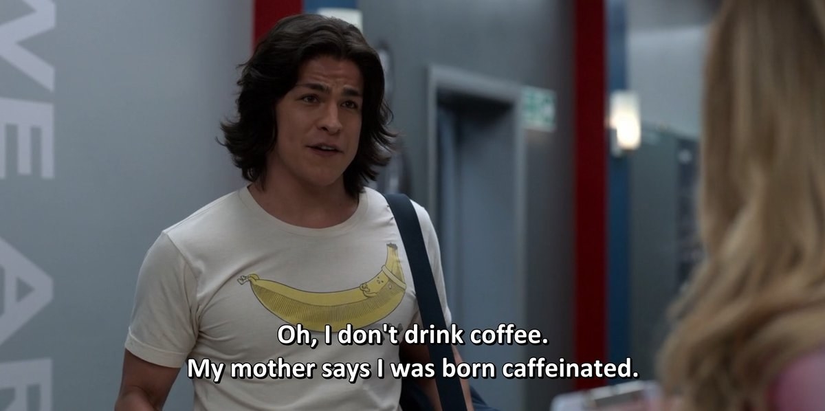 丹尼告诉基利他并# x27; t喝咖啡,因为他妈妈说他生于含咖啡因的