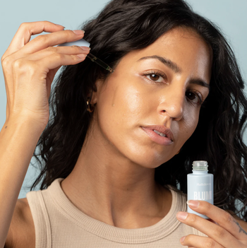 A model applying the acne oil