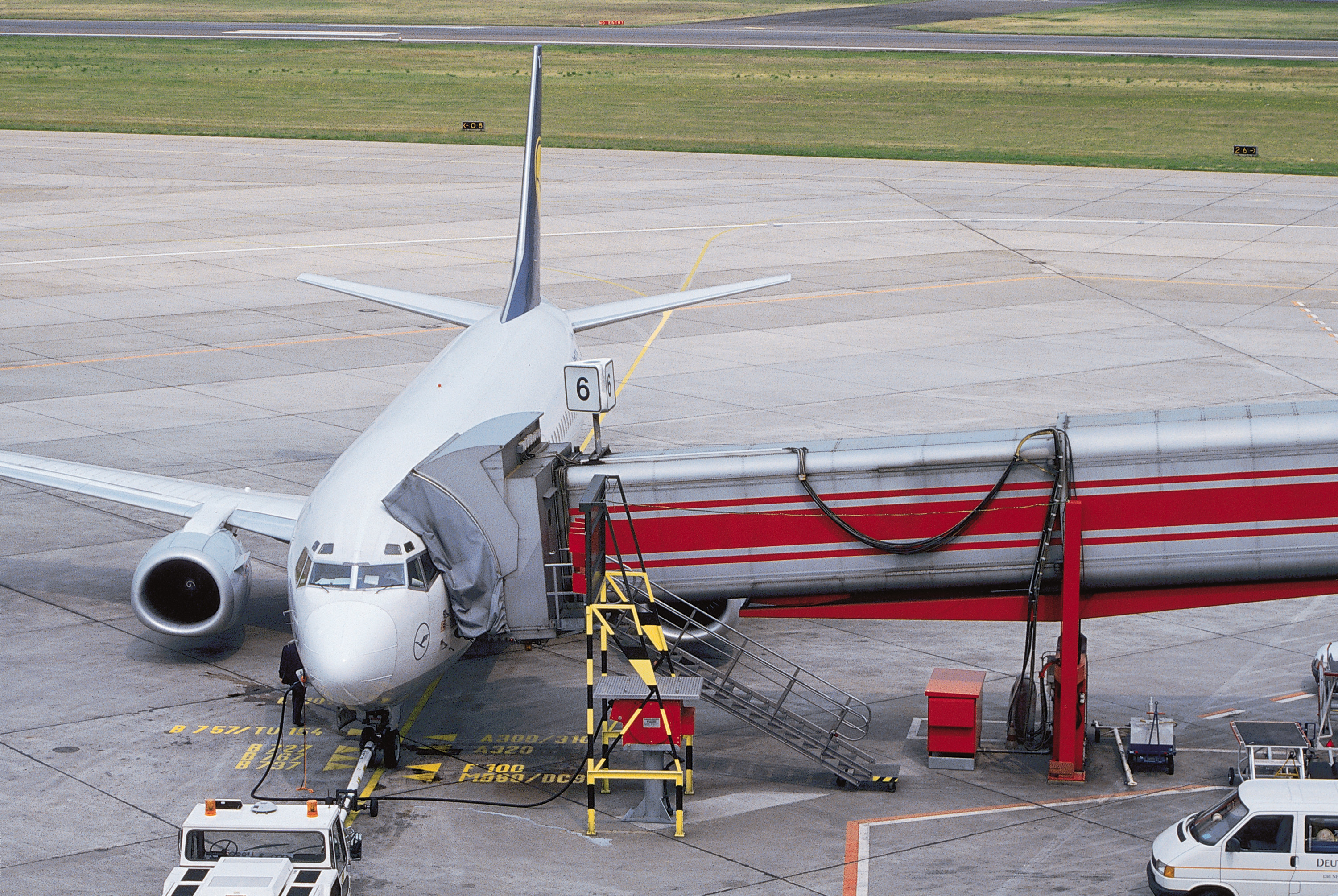 airport plane landing