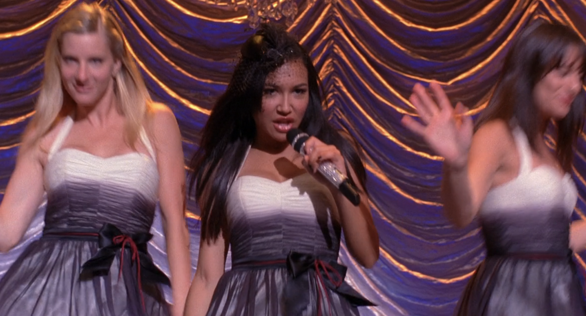 Naya singing on the show