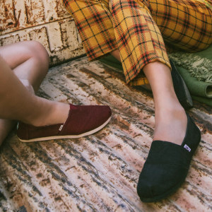 Toms hot sale canvas flats