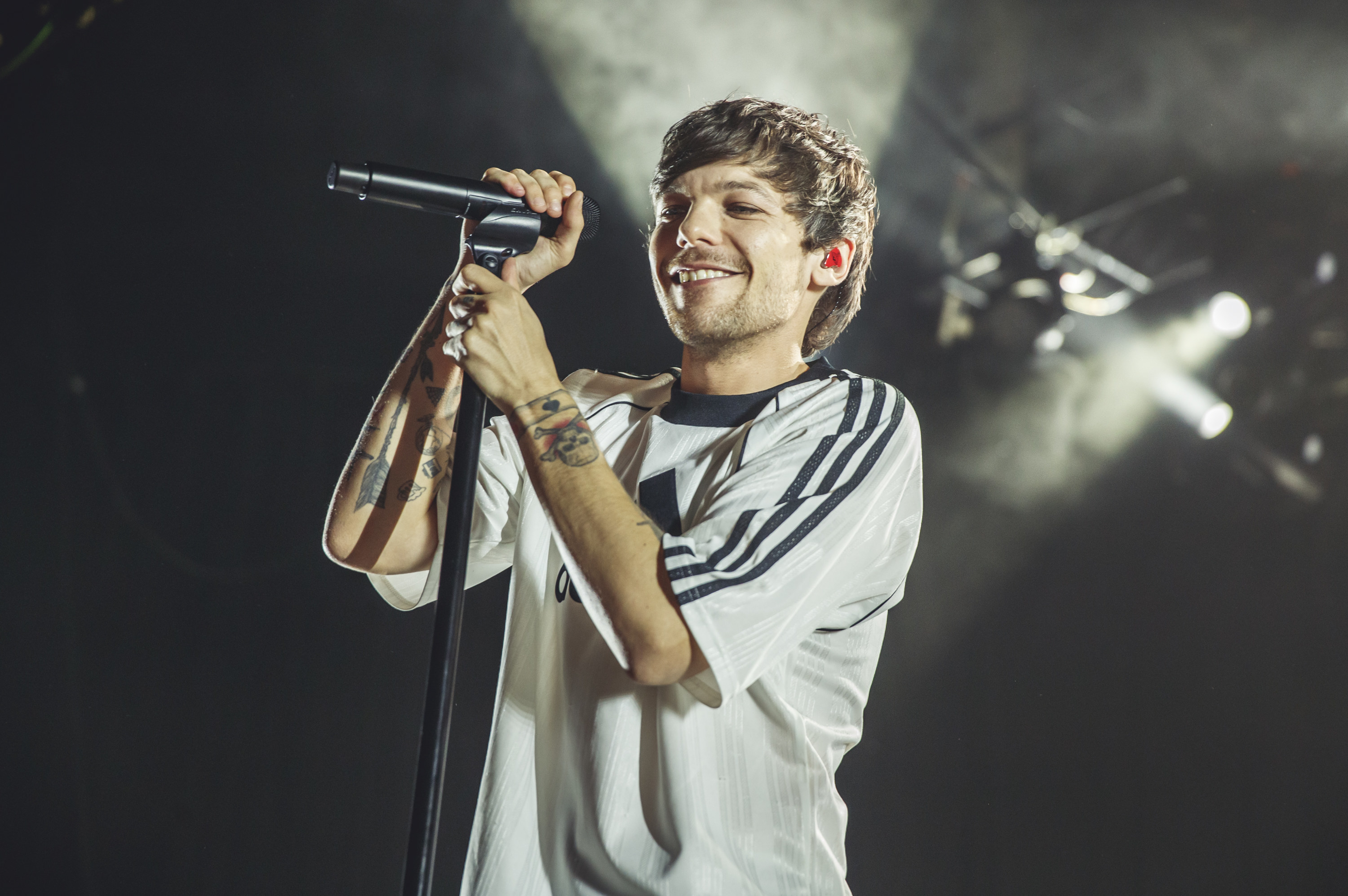 Louis Tomlinson Admits He Was Initially “Bothered” By Harry Styles's  Success