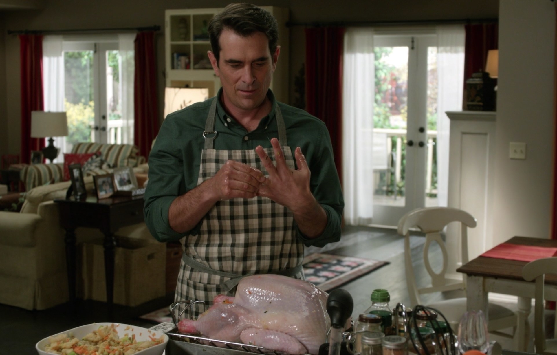 Ranking Every Thanksgiving Episode Of  Modern Family  By How Much It Fed My Soul - 67