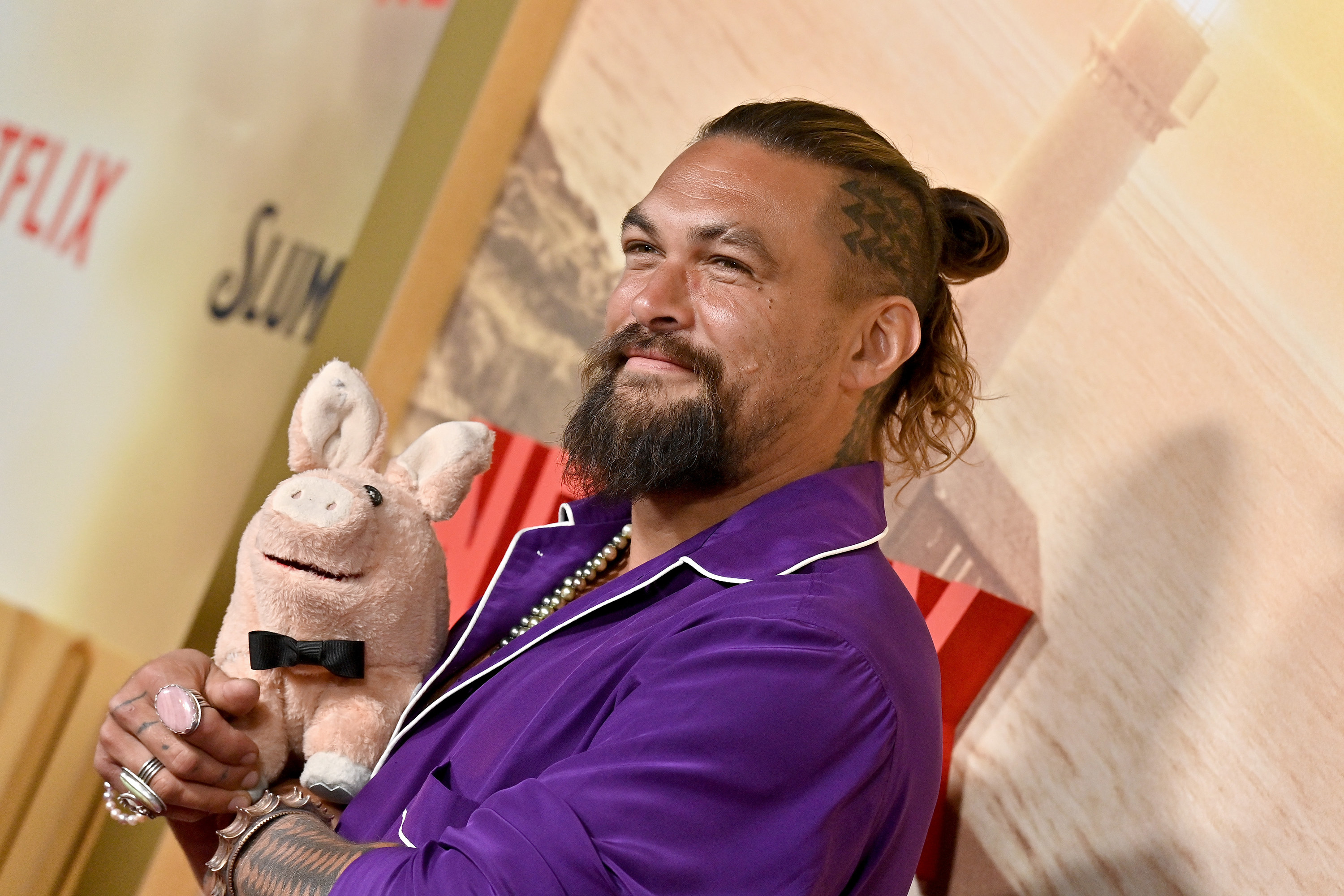 Jason Momoa Is Obsessed With His Pet Pig - 32