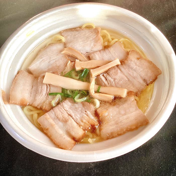 セブン‐イレブンでオススメのラーメン「喜一監修 喜多方sioチャーシュー麺」