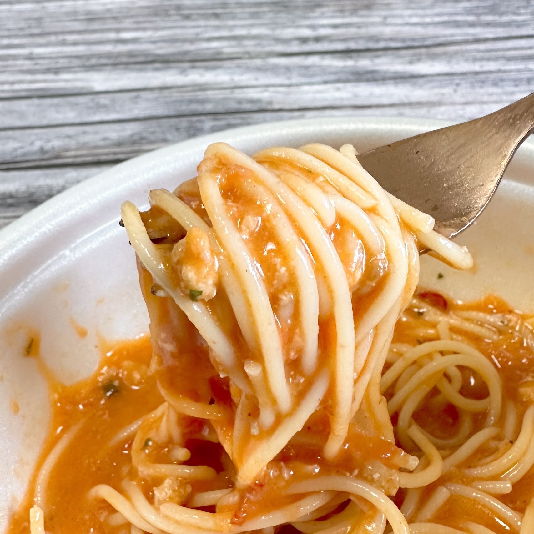 セブン-イレブンのおすすめスパゲッティ「挽肉のトマトクリームスープパスタ」