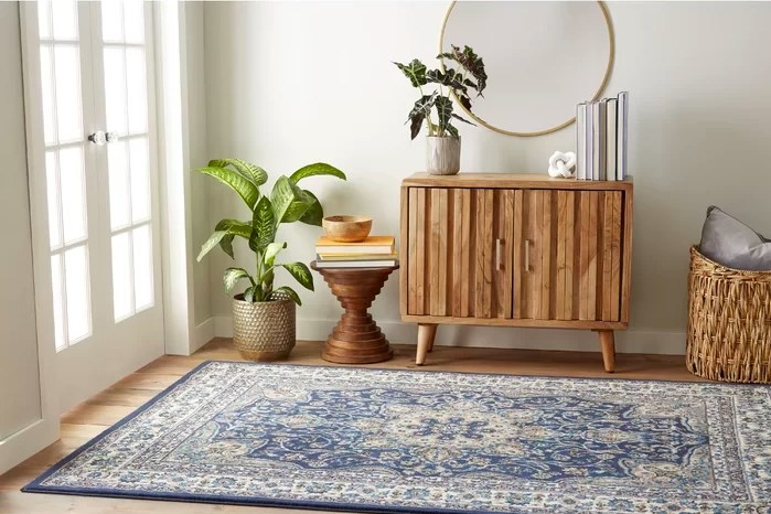 Blue and white area rug in an entryway