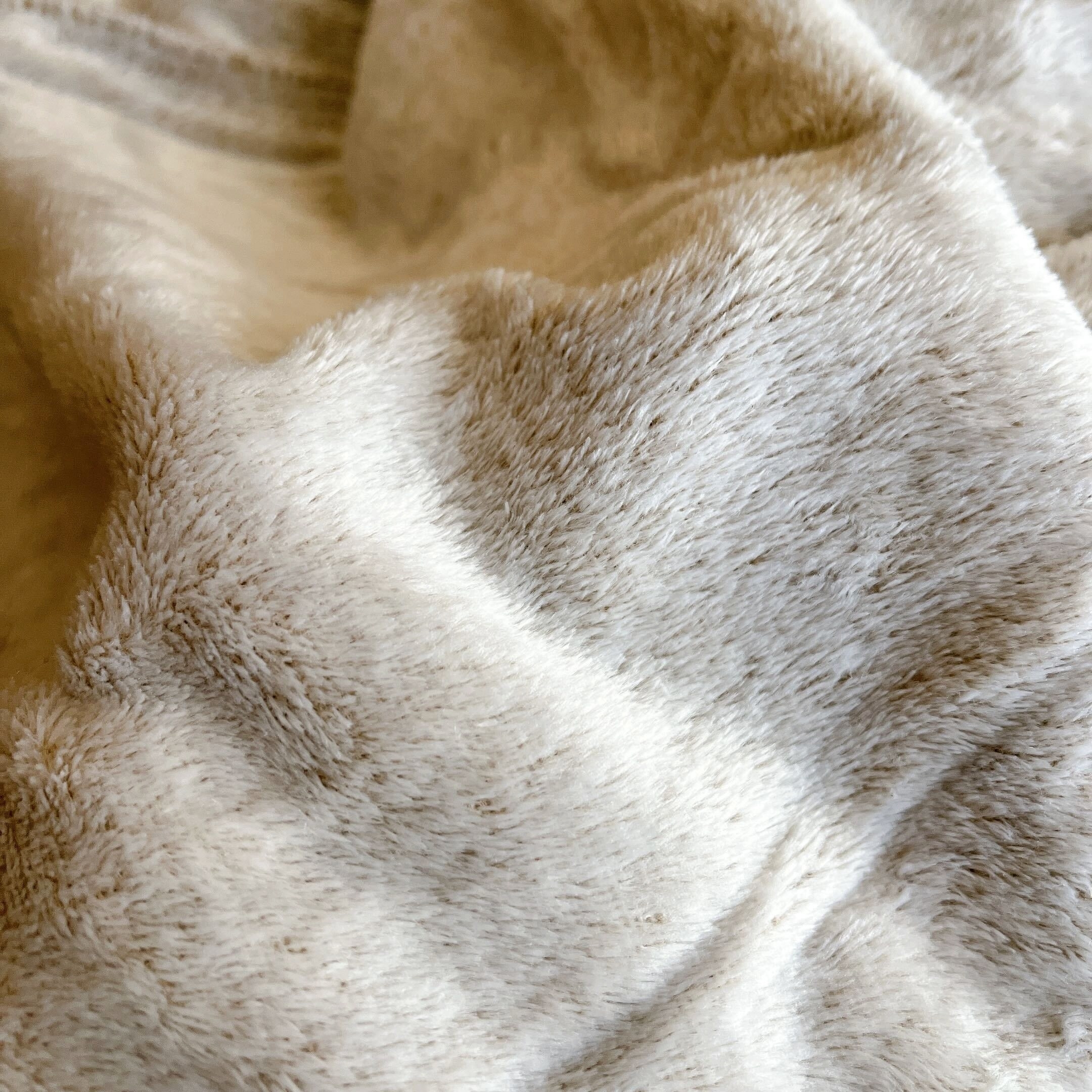 ニトリのオススメのあったかグッズ「すっぽり収納 フード付き着る毛布 ロング丈」