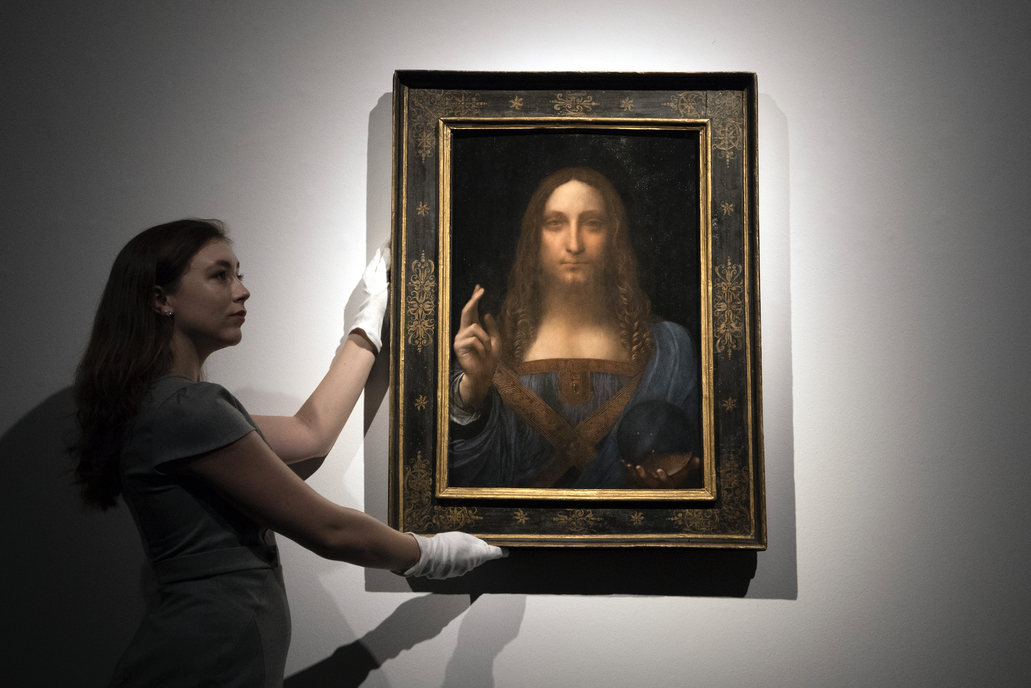 Salvator Mundi painting by da Vinci, with similar style to Mona Lisa