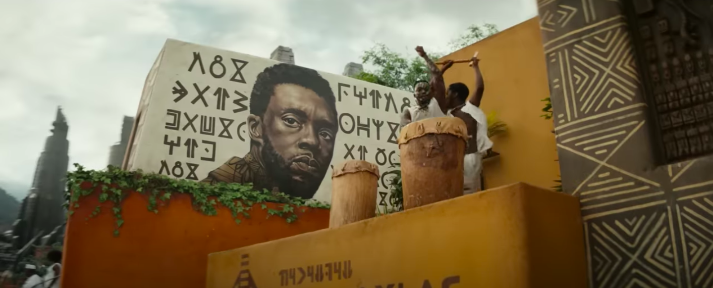 A painting of T&#x27;Challa on the side of a building