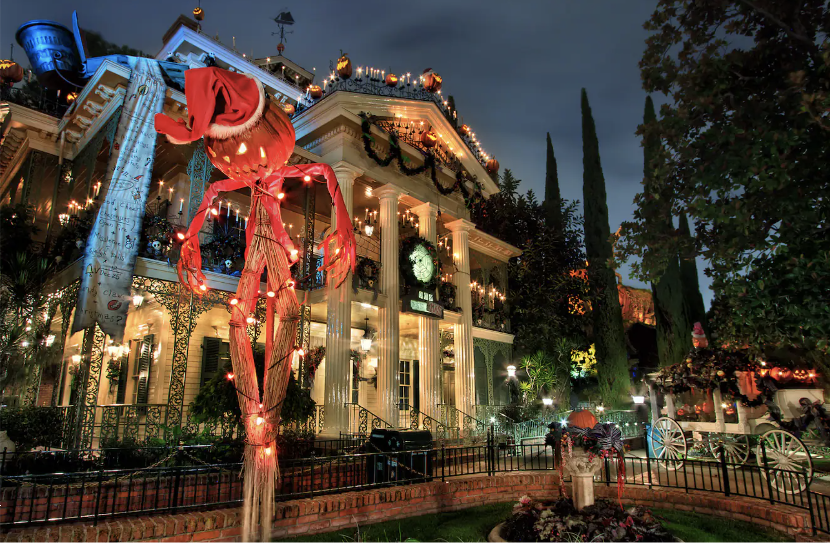 the haunted mansion decorated for the holidays