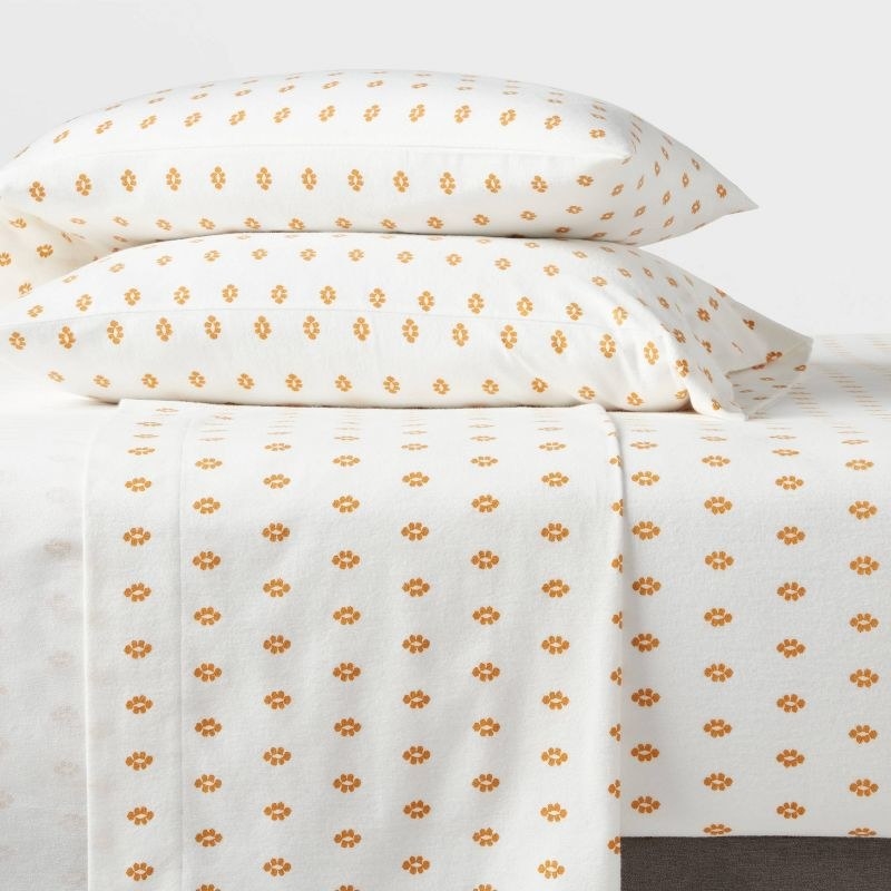 the sheets in the gold block pattern