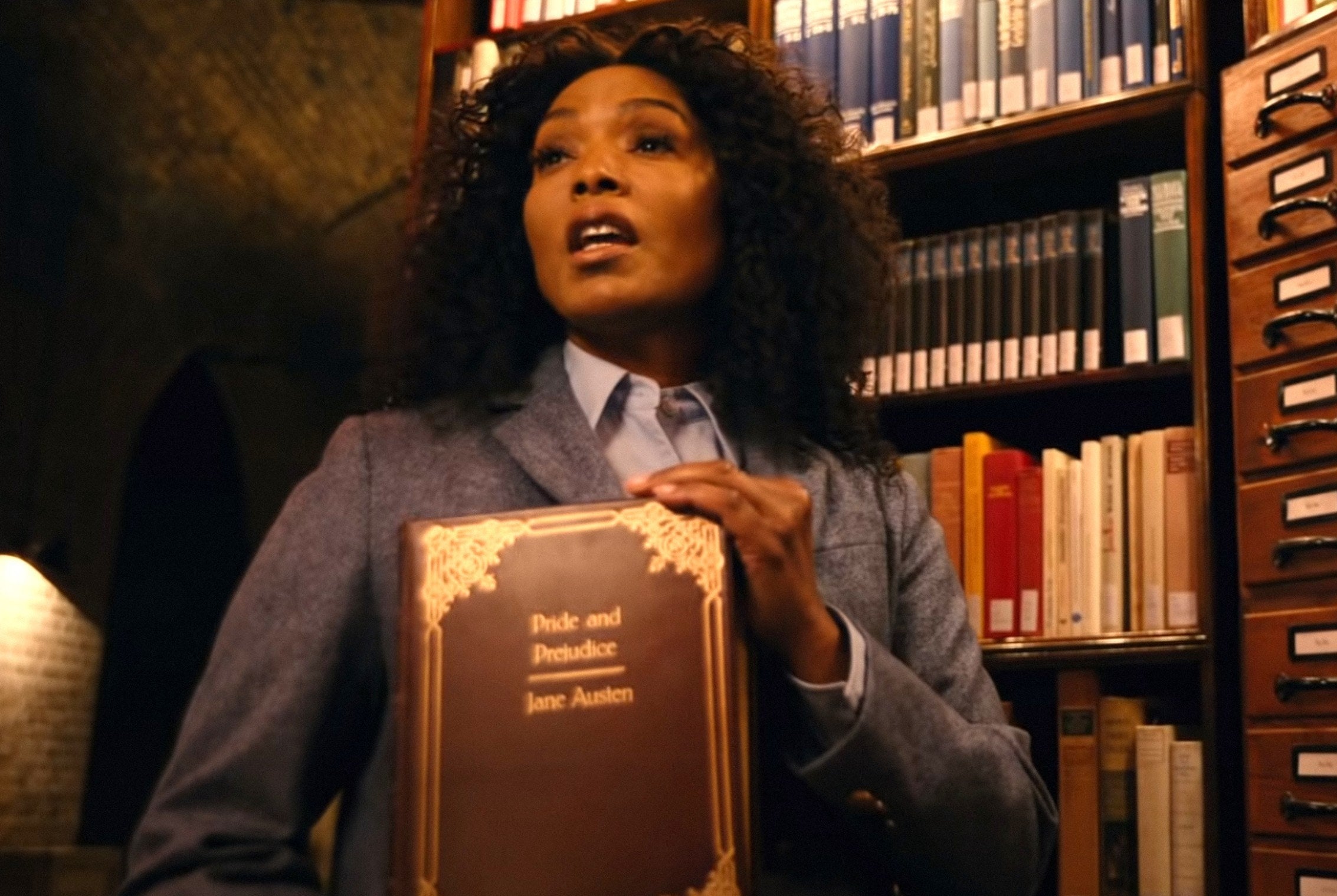 Angela Bassett in Gunpowder Milkshake holding Jane Austen&#x27;s Pride and Prejudice