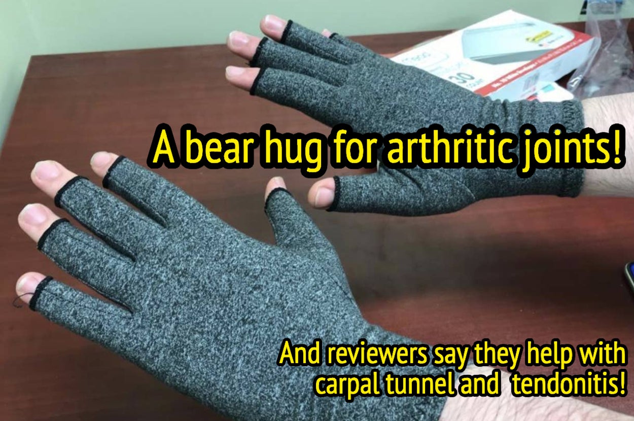 Reviewer with gray fingerless compression gloves on hands 