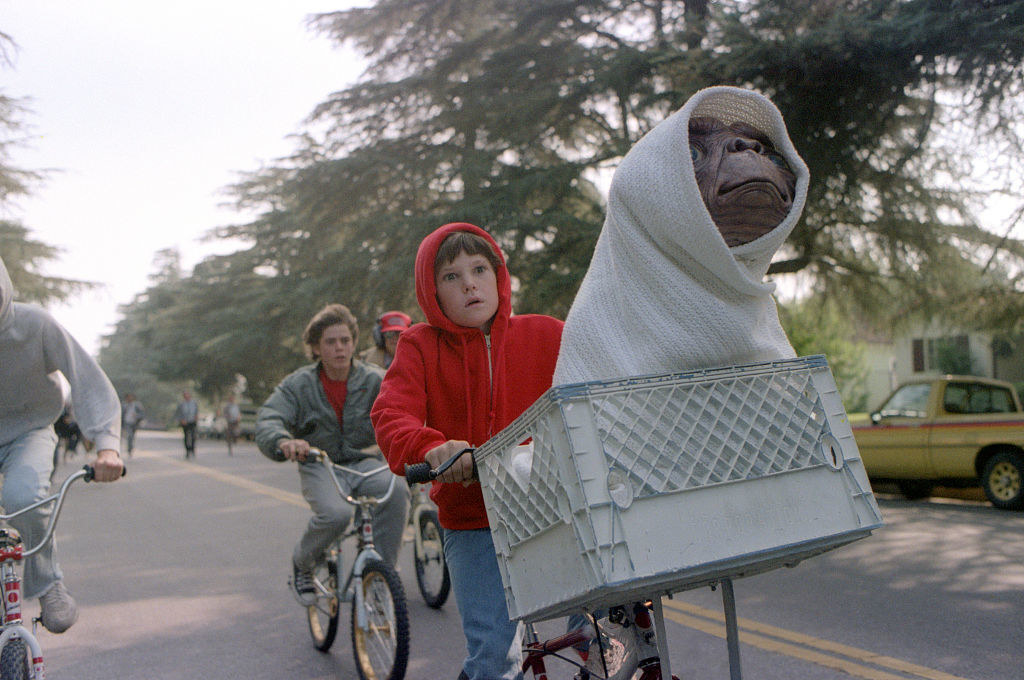 ET in a crate on a kid&#x27;s bike
