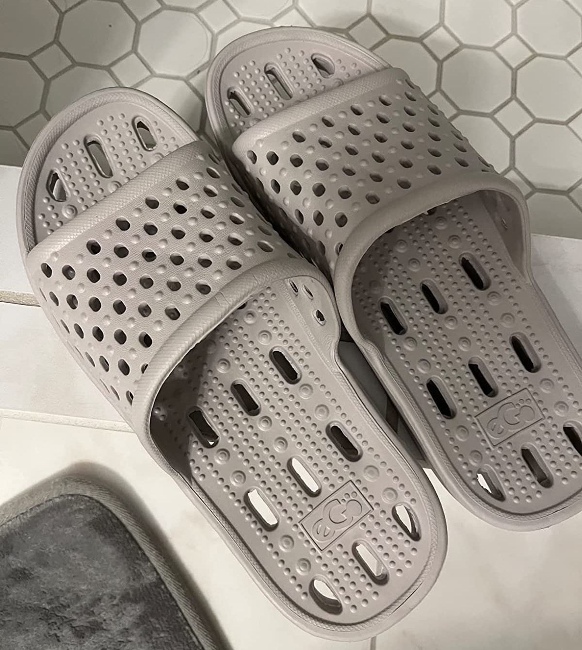 Reviewer&#x27;s photo of the shower shoes in the color Grey