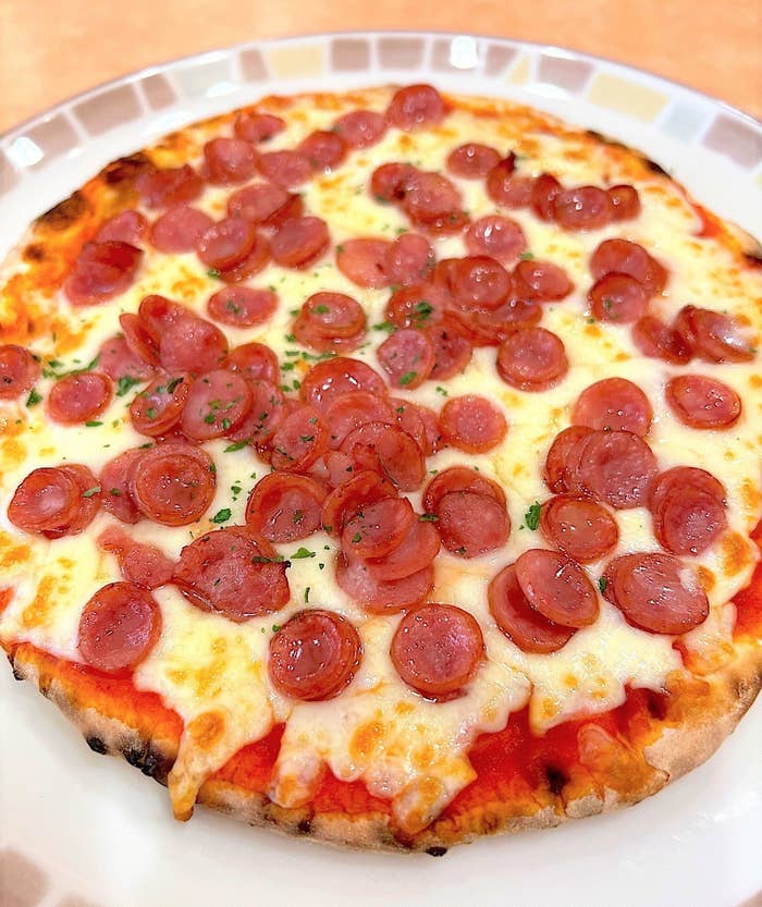 サイゼリアの500円ピザ「ソーセージピザ」