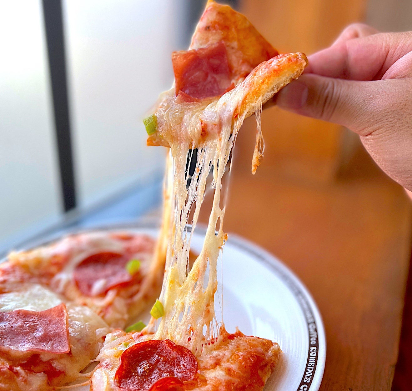 コメダ珈琲店の激うまピザ「コメダ特製ピザ」