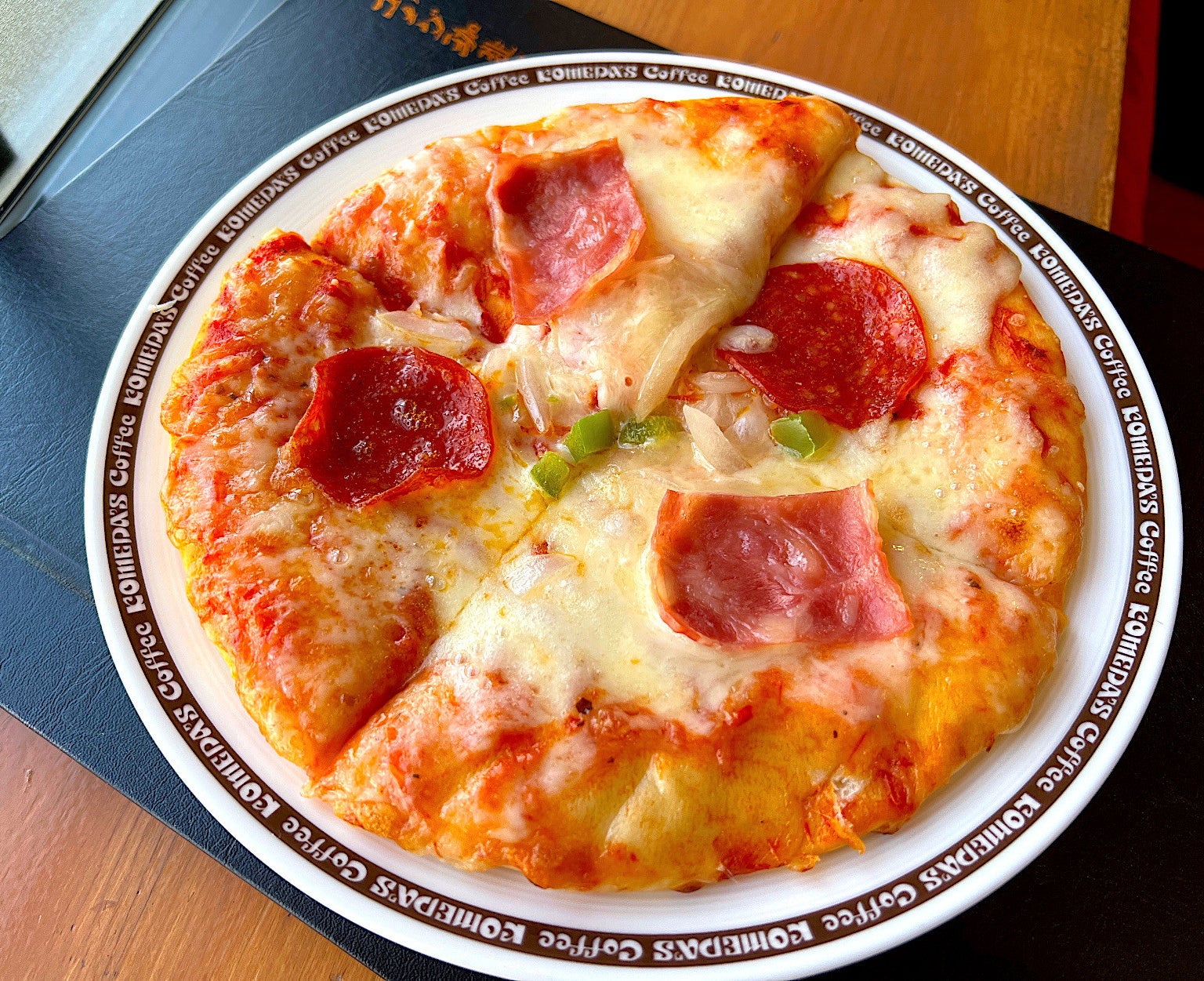 コメダ珈琲店の激うまピザ「コメダ特製ピザ」
