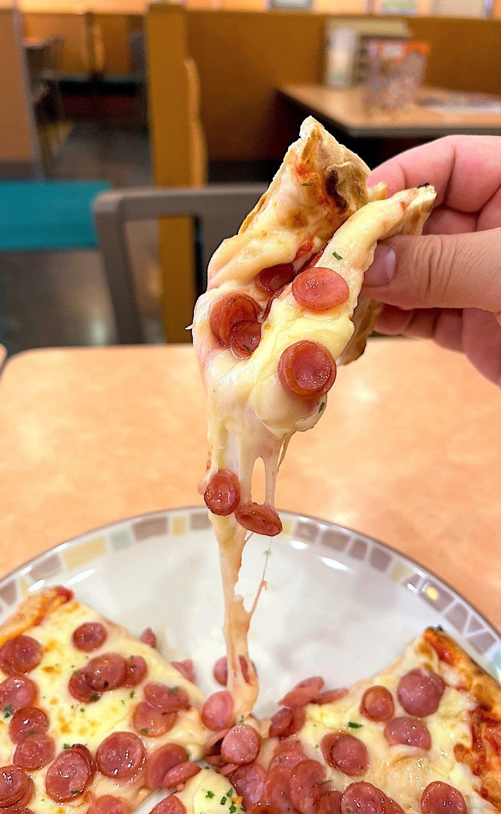 サイゼリアの500円ピザ「ソーセージピザ」