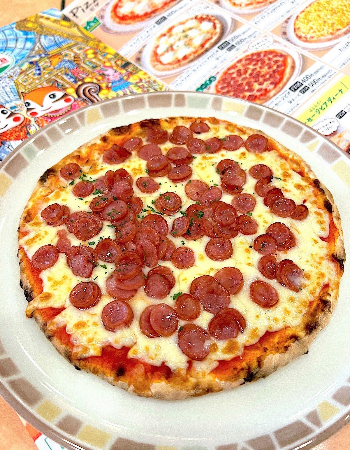 サイゼリアの500円ピザ「ソーセージピザ」