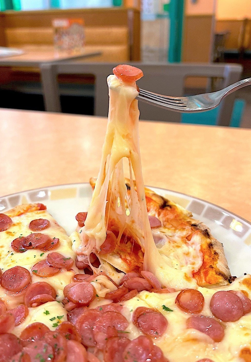 サイゼリアの500円ピザ「ソーセージピザ」