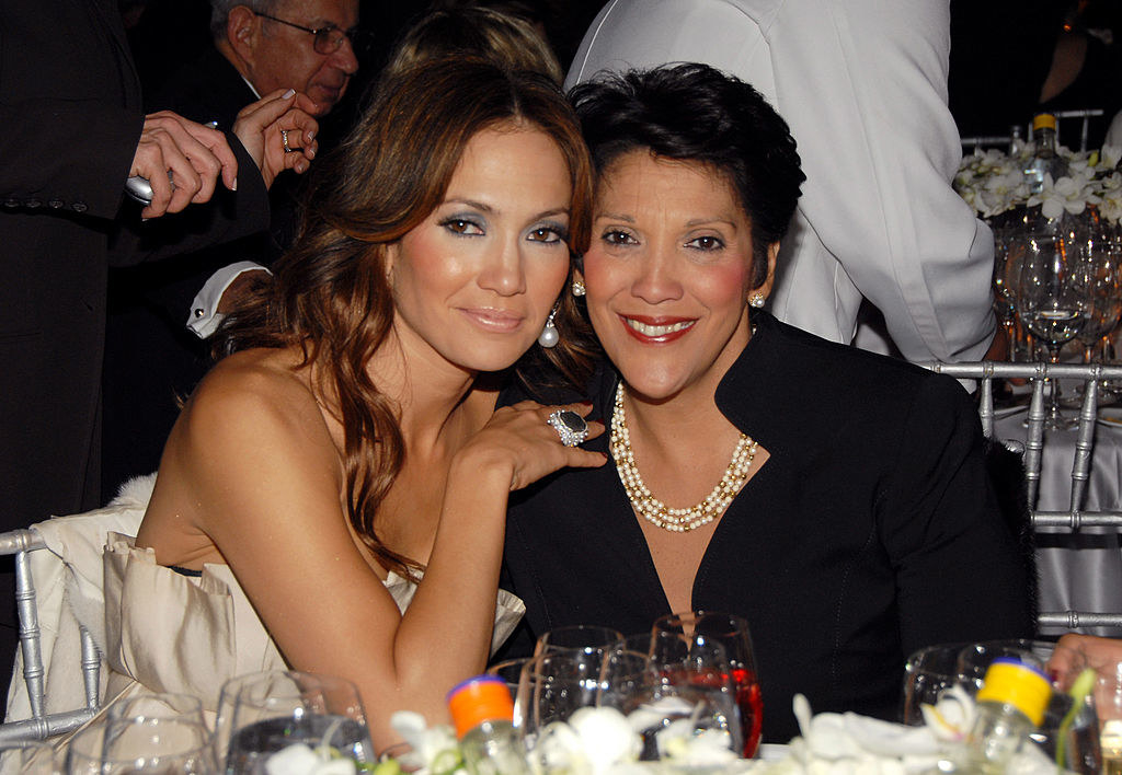 more recent photo of jlo and her mom