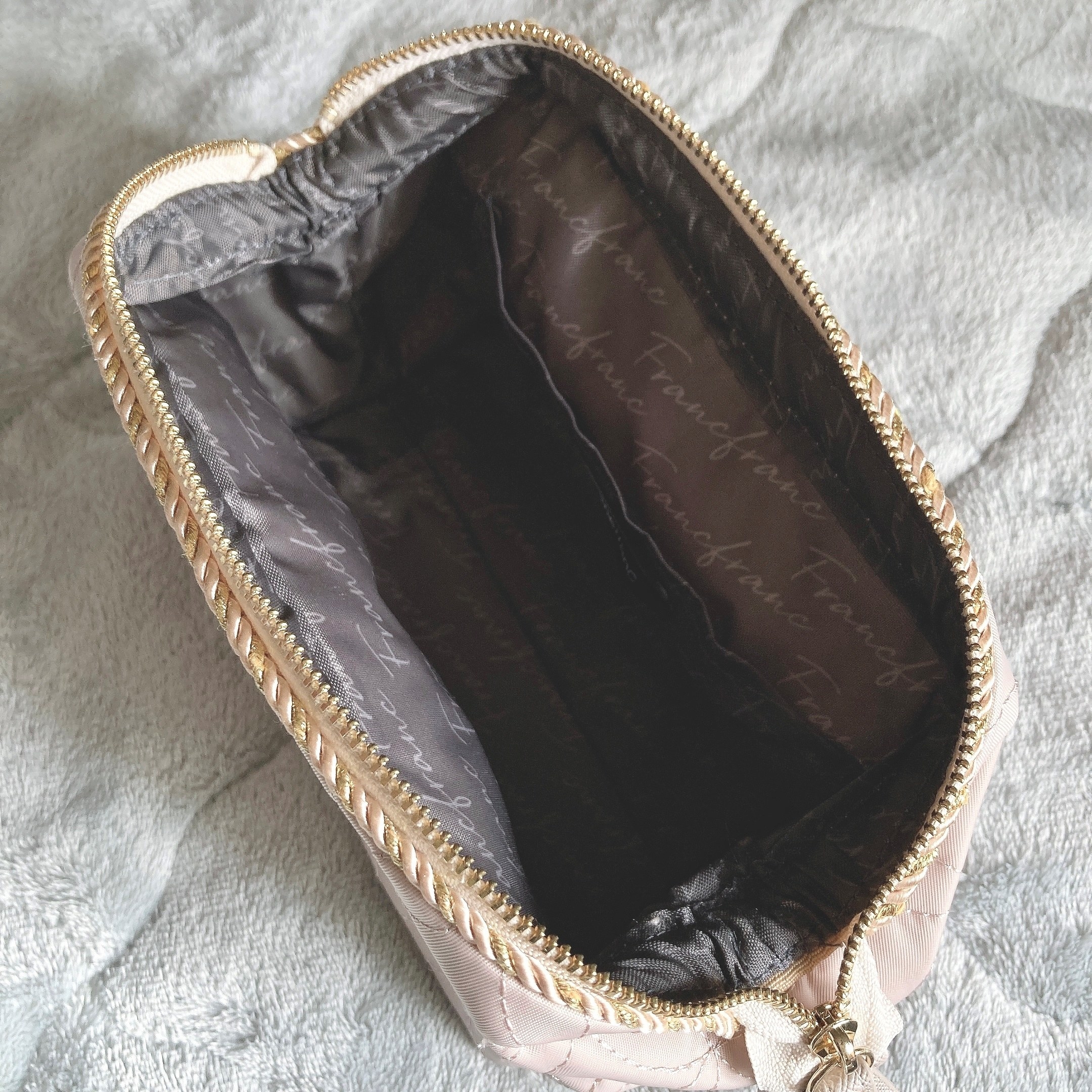 Francfranc(フランフラン)のオススメのポーチ「ベル ワイヤーポーチ グレー」