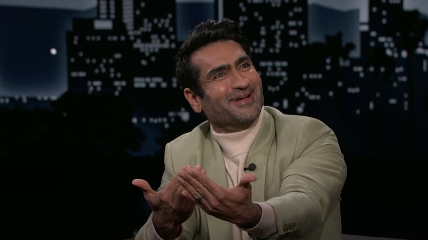 Kumail on the show smiling