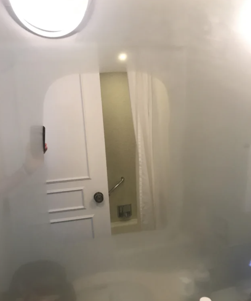 A mirror that doesn&#x27;t steam up