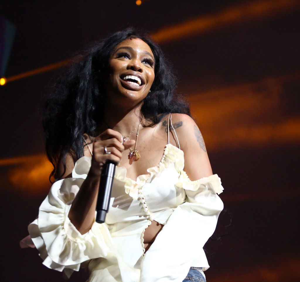 SZA performing