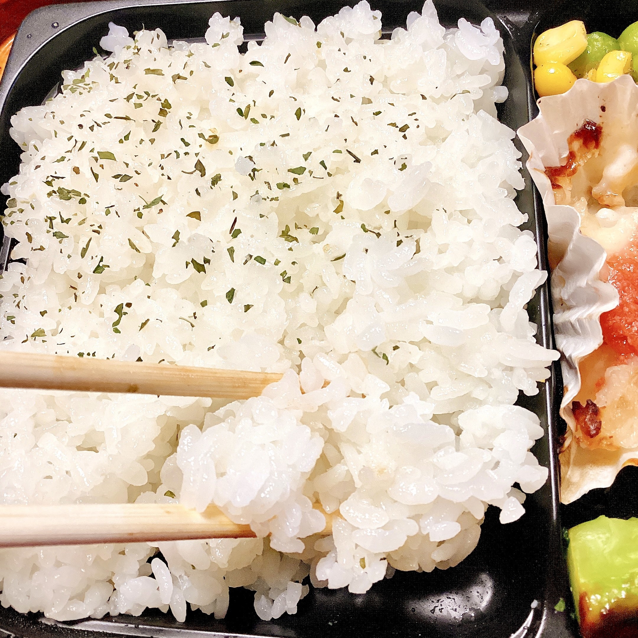 FamilyMartのオススメの弁当「肉汁じゅわっと！鉄板焼ハンバーグ弁当」