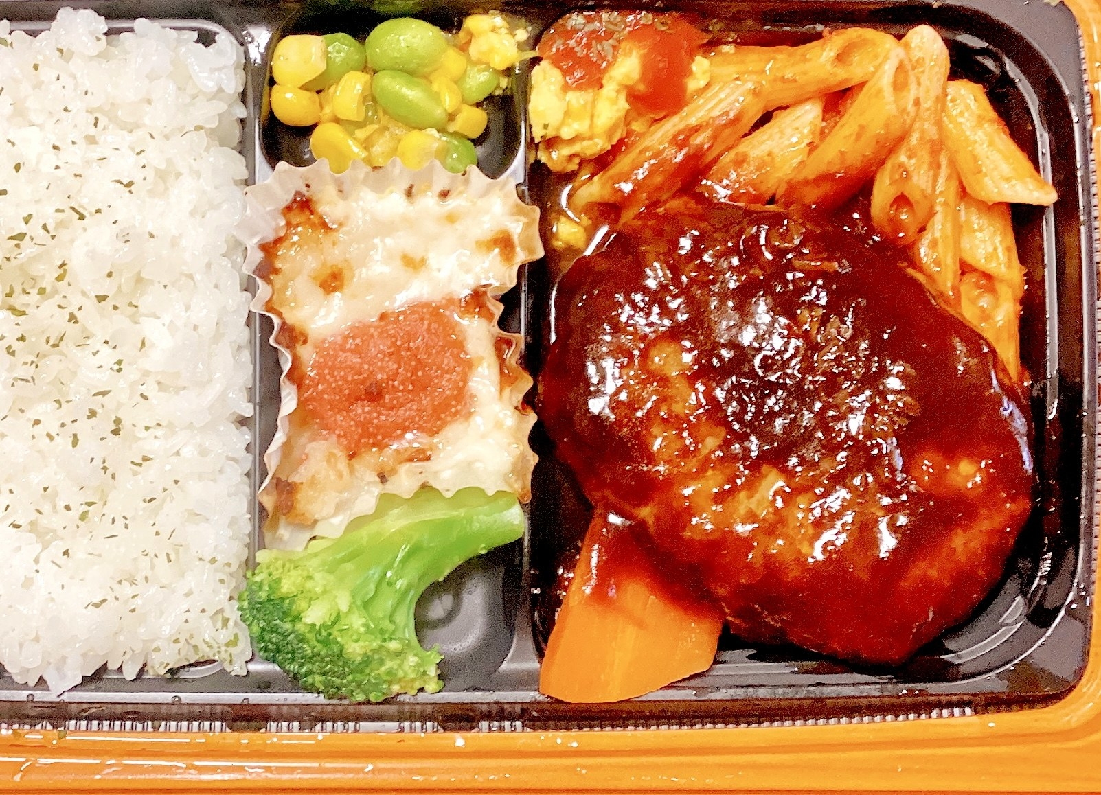 FamilyMartのオススメの弁当「肉汁じゅわっと！鉄板焼ハンバーグ弁当」