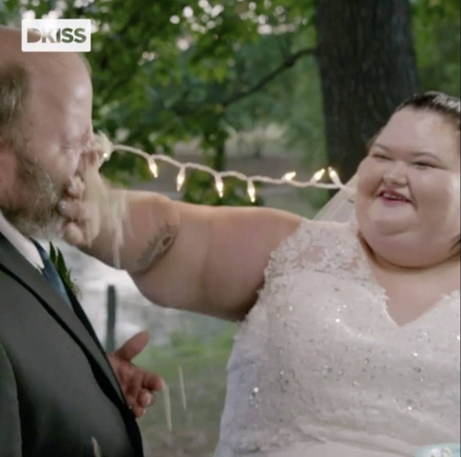 This random wedding is absolutely the strangest thing to ever appear on SNF  - Article - Bardown
