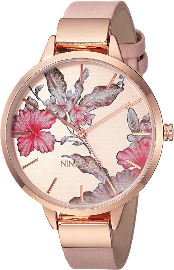 reloj Nine West de manilla rosa y esfera con diseño de flores