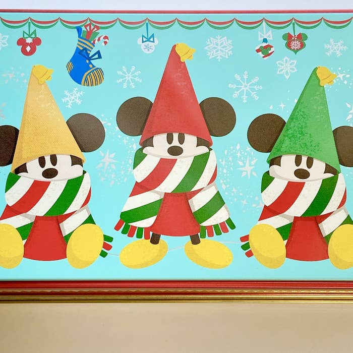 ディズニーランドのクリスマス限定お土産「アソーテッド・チョコレート 缶」
